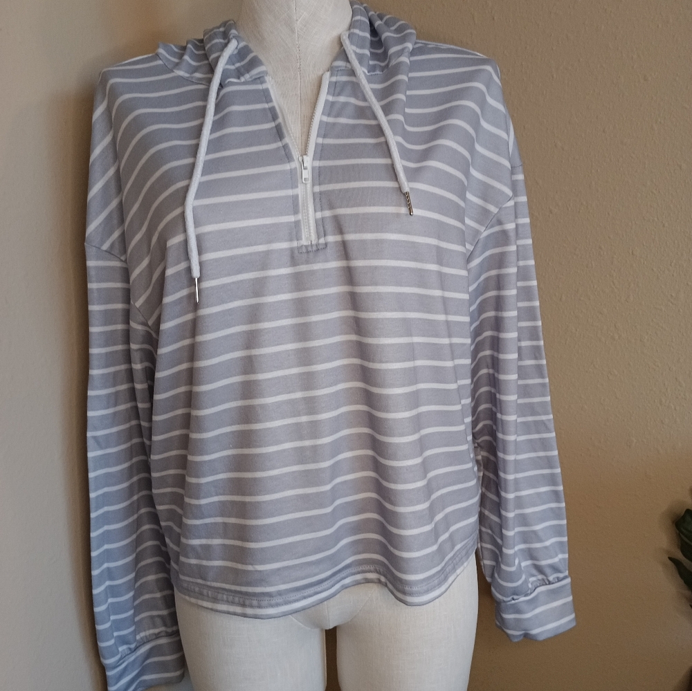 Romwe striped crop hoodie sz Large